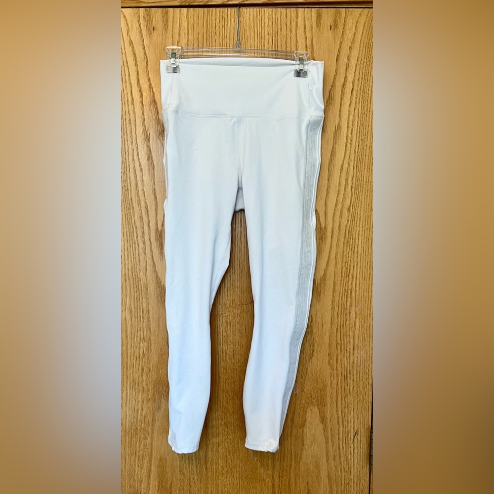 White Powerhold Fabletics leggings, size Medium